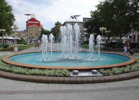 Centrum-námestie s fontánou